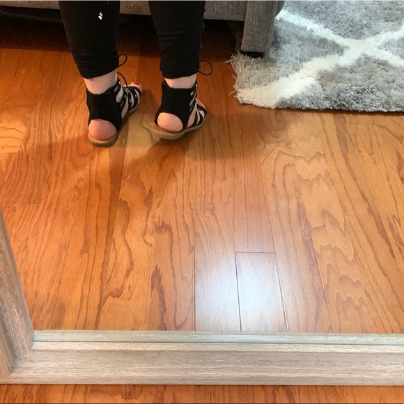 Tie up sandals - Picture 3 of 4